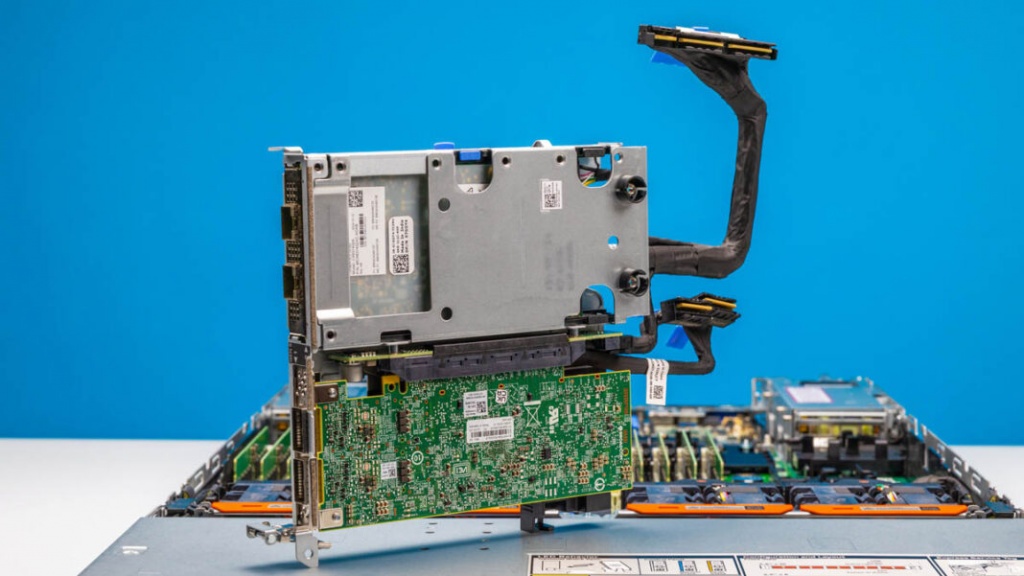 Dell-PowerEdge-R6715-Riser.jpg Dell-PowerEdge-R6715-Riser-2-13-1068x601.jpg