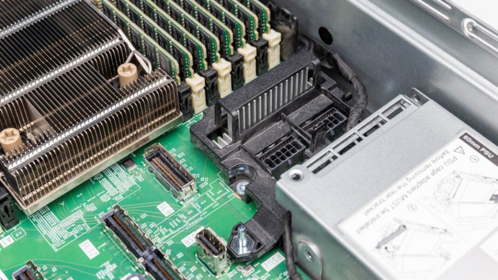 Dell-PowerEdge-R770-GPU-and-PCIe-Power-Right-Rear-1068x601.jpg