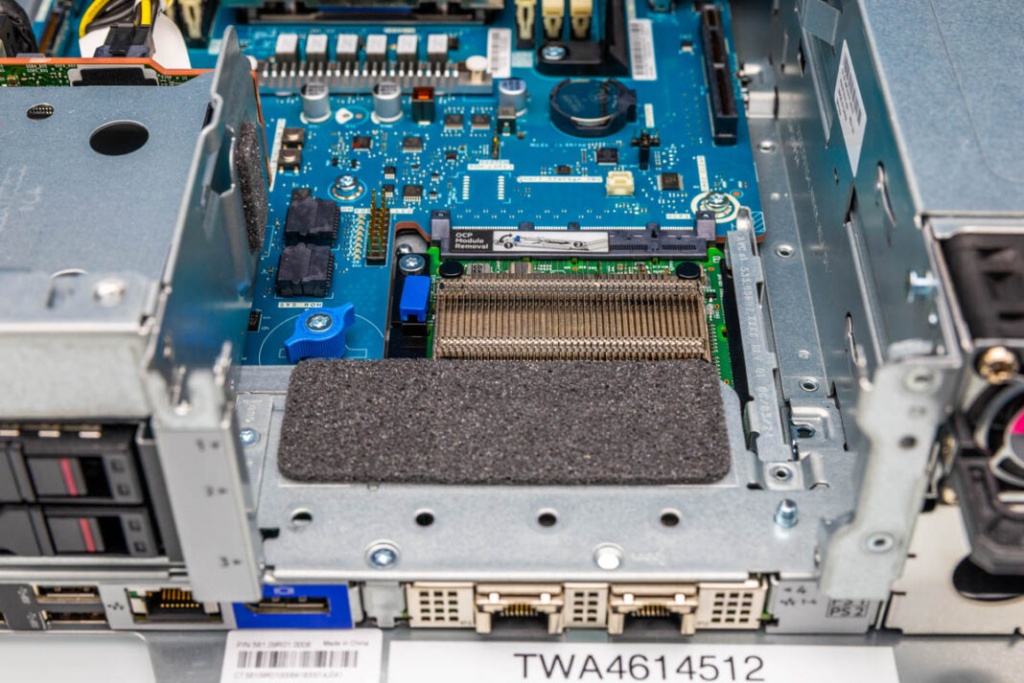 HPE-ProLiant-DL145-Gen11-OCP-Riser-Out-1068x713.jpg HPE-ProLiant-DL145-Gen11-OCP-Riser-Out-1068x713.jpg